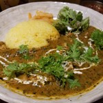 SPICY CURRY 魯珈 - 限定カレー 菜の花と鶏せせりのサグカレー～旬のわさび菜を添えて～