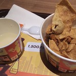 Bakmi GM - 料理写真:1802_Bakmi GM Bandara Soekarno Hatta Terminal 3_BAKMI GM PG@43,000Rp 揚げワンタンは好みのサイズに砕きます