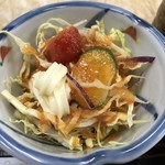 うちの食事の店 - サラダです
イカボイルが１切れのおまけ