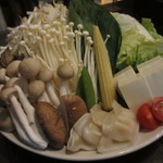 野菜、下には餃子等も！