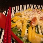 Jinguumae Mokuchi - ルッコラとチーズのフルーツサラダ