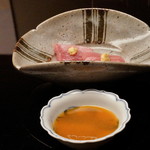 菊乃井 - ・向付の二番目　小鮪　黄身醤油　辛子　