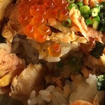 味彩 はし本 - 焼鮭いくら丼のアップ