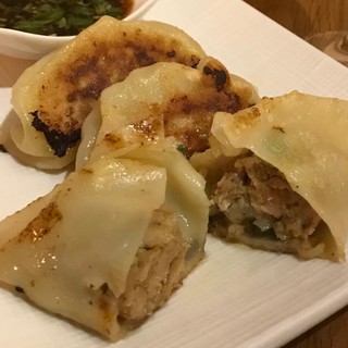 話題のネパール餃子（モモ）は大人気♪