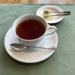 テラスレストラン　ピアレ - 紅茶、700円です。
