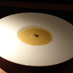 大どころ - ◆安納芋と豆乳のスープ・・丁寧に引いた鰹だしの風味もよく、安納芋の甘みを感じ美味しいですね。湯葉も入っています。