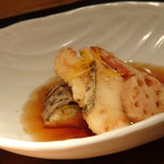 大どころ - ◆鮃（玄海）と野菜の揚げ出し。 鮃は大きな切り身が2切れ盛られていて、贅沢ですこと。 火を通した「蓮根「人参」「茄子」「かぼちゃ」なども美味しいですよ。 甘辛い味わいの出汁も好み。