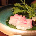 大どころ - ＊鯛の身が厚いこと。春菊と水菜が添えられています。