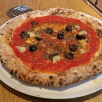 PIZZERIA　37 - アンチョビ、ケーパー、オリーブ入りのシチリア－ナ