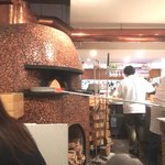 PIZZERIA CAPOLI - 薪窯があってそこで焼いたPIZZAをもちもちふわふわのまますぐに食べられます！