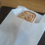 和三盆 恵菓 - 焼最中（やきもなか）