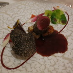 Odette - 鹿鞍下ヒレのロースト　モルドワインのソース　セロリのムース　トリュフ添え