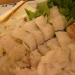 北新地 ふじ田 - 「鱧鍋」の具材です。玉ねぎ、ごぼう、しらたき、豆腐、長ネギ、椎茸、三つ葉です。