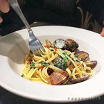 オステリア ヴィヴァーチェ コン エ デパドヴァ - フレッシュトマトのボンゴレビアンコ　<リングイネ>