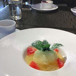 オステリア ヴィヴァーチェ コン エ デパドヴァ - グレープフルーツのジュレとグラニータ