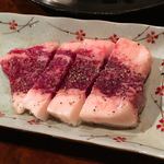 YUMI - コウネ(バラ肉の内ブリスケ-胸肉 という部分の地面に当たってかたくなる部位を広島の精肉業者はこそぎ落とす)
広島の名産