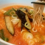 ザ スヌープ - 【料理】豆乳とウコンを練り込んだ自家製極細麺がスープに良く絡む。