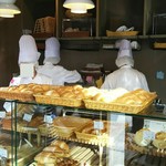 サンライズベーカリー - この日は4人いらしてビックリ(他に会計をしてる人います)