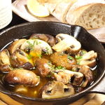 Mushroom Ajillo (with baguette)