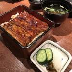 浅草うな鐵 - 奮発して、松。２人で分けましたが、１人で食べられたかも（╹◡╹）