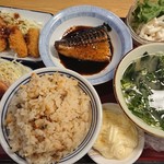 千葉都町食堂 - あさり炊き込みご飯・牡蠣フライ・ハムカツ・鯖味噌煮・マカロニサラダ・あさり味噌汁