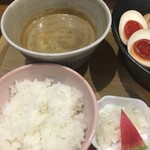 いかれたヌードル フィッシュトンズ - ご飯の炊き感も良い♪
