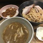 いかれたヌードル フィッシュトンズ - 麺の腰が最高＼(^o^)／うどん県が隣のせい？腰にうるさい！普通のラーメンって麺が柔らかすぎるとこが少し不満！笑