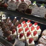 トシ・ヨロイヅカ 東京 - 