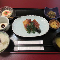 神楽坂 割烹 加賀 個室と会席接待の宴会処 - カレイの西京焼き御膳　1200円