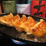 元祖 新宿三丁目ホルモン - ジューシー焼き餃子