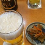 丸屋 - 乾杯の図。