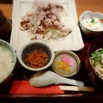 日本料理 田中 ひっつみ庵 - 本日のランチ豚しゃぶ定食は850円+税でした(11時半までにオーダーすると10%引きになるとな)