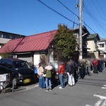 長浜ラーメン鷹 - 外観 2/7 開店前 行列