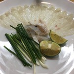 龍文 - てっさ。3.5㌔の大型天然虎河豚。甘いお味がします。