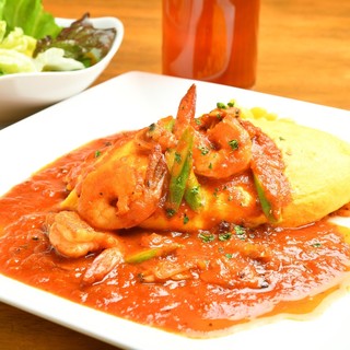 魚介の旨みたっぷり海の幸のトマトソースのオムライス★