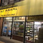 TAJ MAHAL - 外観 左側カレー屋さん、右側食材屋さん 部長探偵