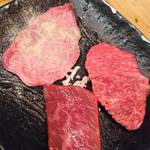 立喰い焼肉 治郎丸 - タン元     ￥190、 ミスジ     ￥300、 三角バラ     ￥300