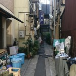 丸静 - 住宅街の裏路地の更に奥にお店があります