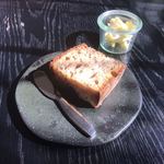 ラ・ボンヌターブル - ル・シュクレ・クールのパン。