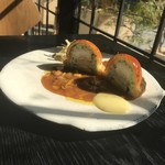 ラ・ボンヌターブル - メインを少し引いて撮影。