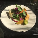 ラ・ボンヌターブル - アミューズを少し引いて撮影。