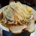 ラーメン600円。俺にはこれで十分満足♪そいでもって、にんいくパンチがうれしいね