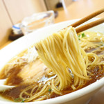 支那蕎麦屋 藤花 - 醤油は細麺