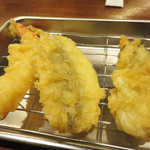博多天ぷら たかお - 内容は、アサヒスーパードライ生ジョッキ1杯＋魚介2種・鶏肉・野菜2種の天ぷらです。