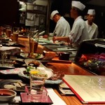 魚河岸 宮武 - 珍しくカウンターで生ビールが並んでいる光景(๑°艸°๑)