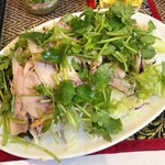 レッド オーキッド - パクチーと蒸し鶏のサラダ