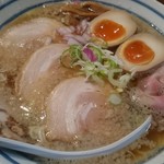麺屋 わかな - 背脂ニボ四+得のせ　9