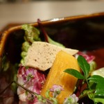 エノテカ パージナ - ハンガリー産フレッシュフォアグラの マリネと富有柿のサラダ仕立て