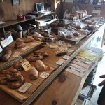 詩とパンと珈琲　モンクール - 美味しそうなパン達