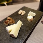 エノテカ パージナ - ワインが残っていたのでチーズ♪